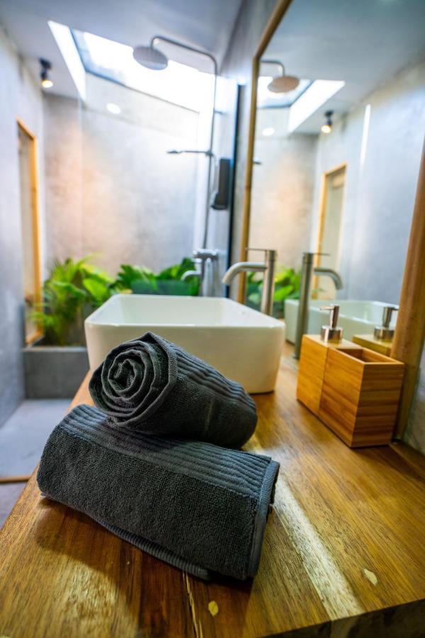 Palayan Villa - Villa With Views, Garden And Pool 爱妮岛 外观 照片