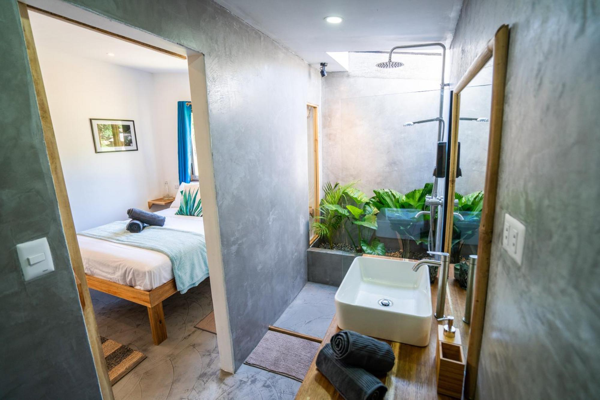 Palayan Villa - Villa With Views, Garden And Pool 爱妮岛 外观 照片